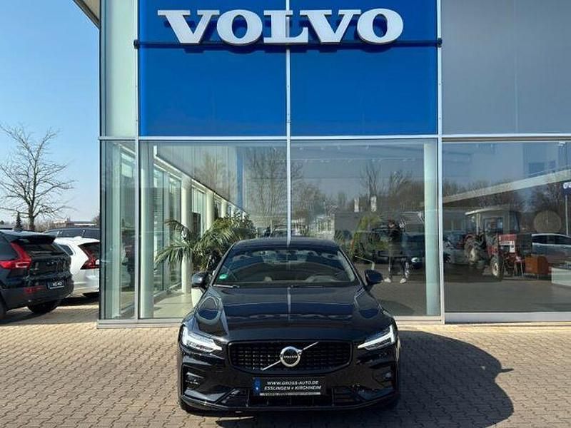 Gebraucht Volvo S60 Plus 197 PS (144 kW) 2022 Schwarz Limousine