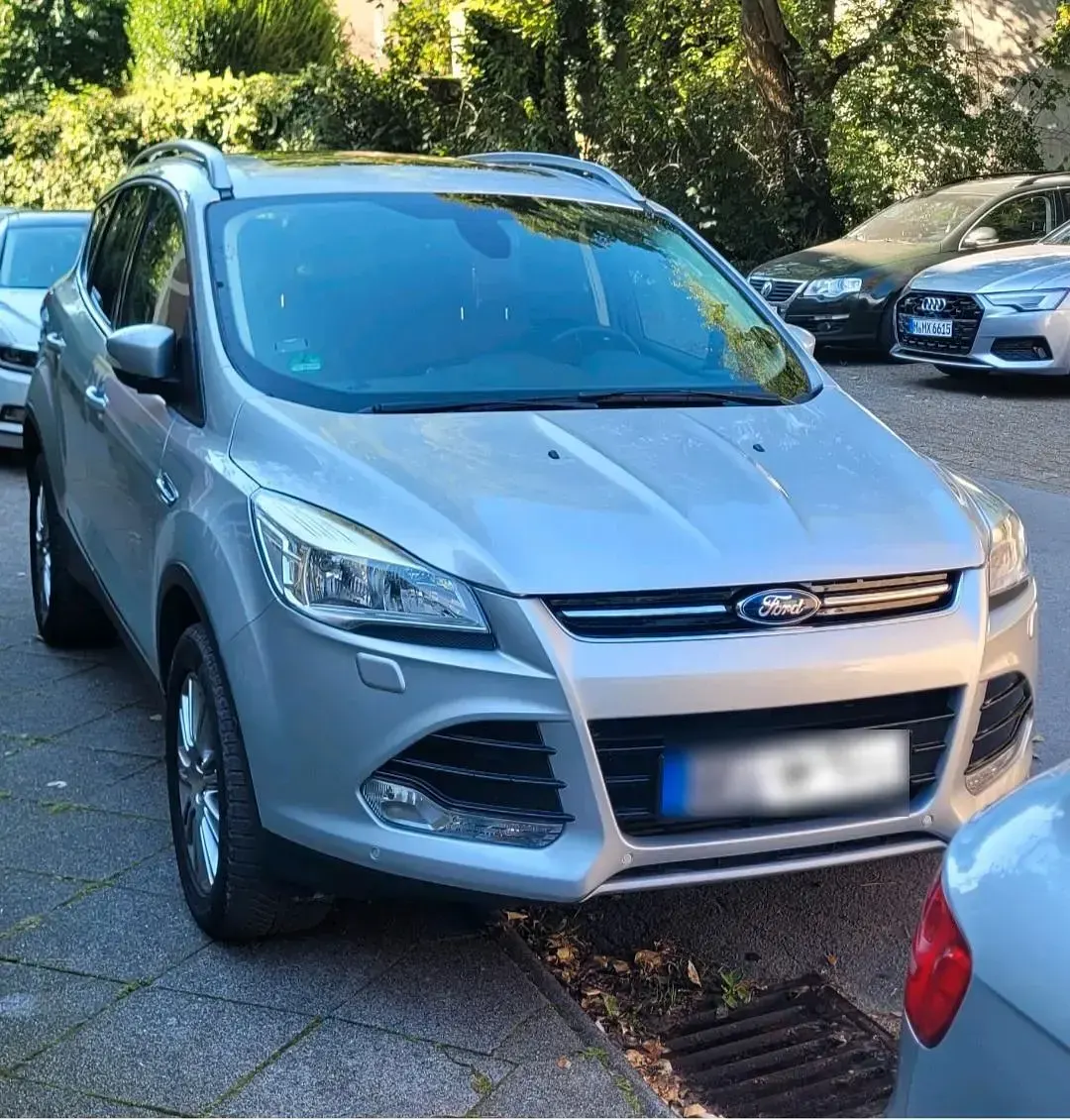 Gebraucht Ford Kuga Titanium 163 PS (119 kW) 2014 Silber SUV