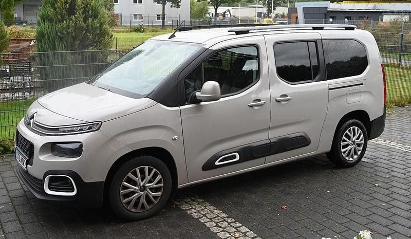 Grau Gebraucht 2019 Citroën Berlingo Shine Van / Kleinbus | 19.500 € (Fairer Preis) - Bild 1/4