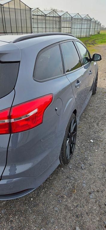 Gebraucht Ford Focus Sport 250 PS (183 kW) 2017 Grau Limousine