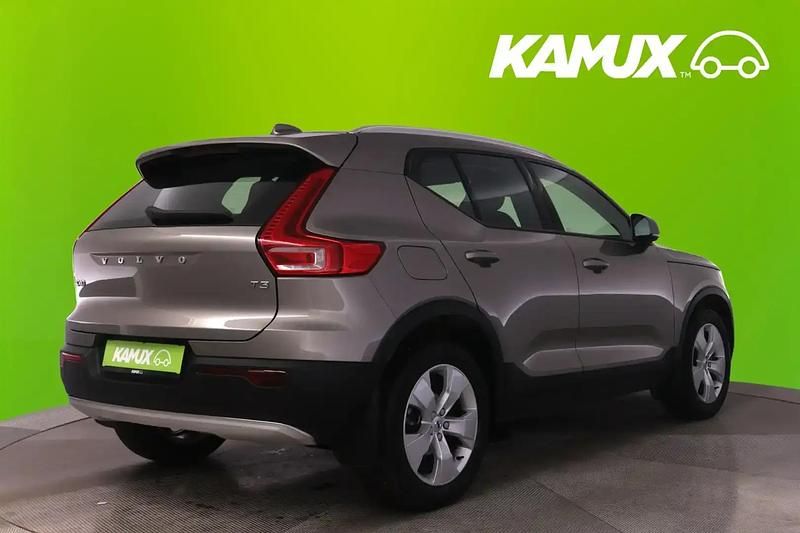 Gebraucht Volvo XC40 163 PS (119 kW) 2020 Silber / grau SUV