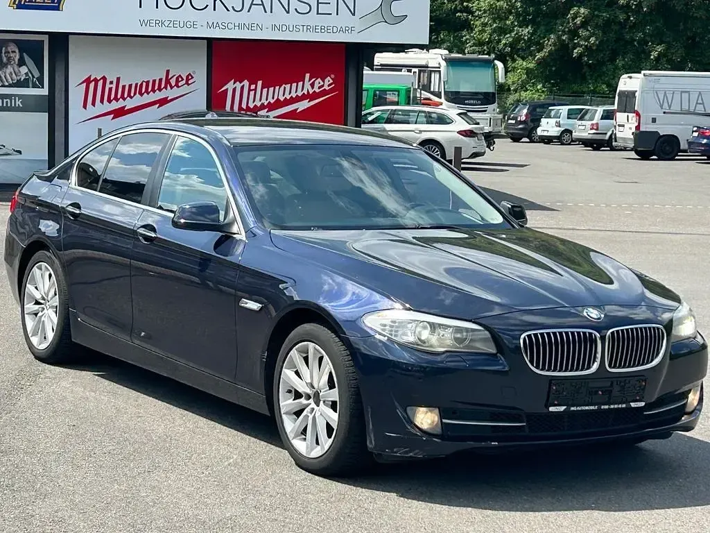 Gebraucht BMW 530 258 PS (189 kW) 2012 Blau Limousine