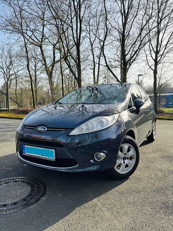 Gebraucht Ford Fiesta Titanium 97 PS (71 kW) 2011 Grau Kleinwagen