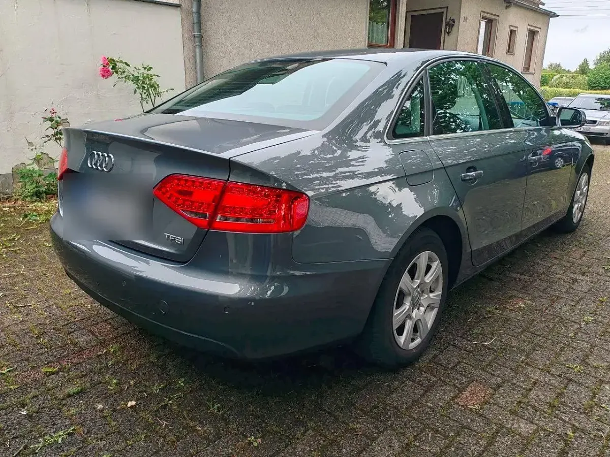 Gebraucht Audi A4 Ambiente 120 PS (88 kW) 2011 Grau Limousine