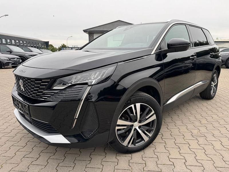 Schwarz Gebraucht 2023 Peugeot 5008 Allure Van / Kleinbus | 22.491 € (Guter Preis) - Bild 1/4