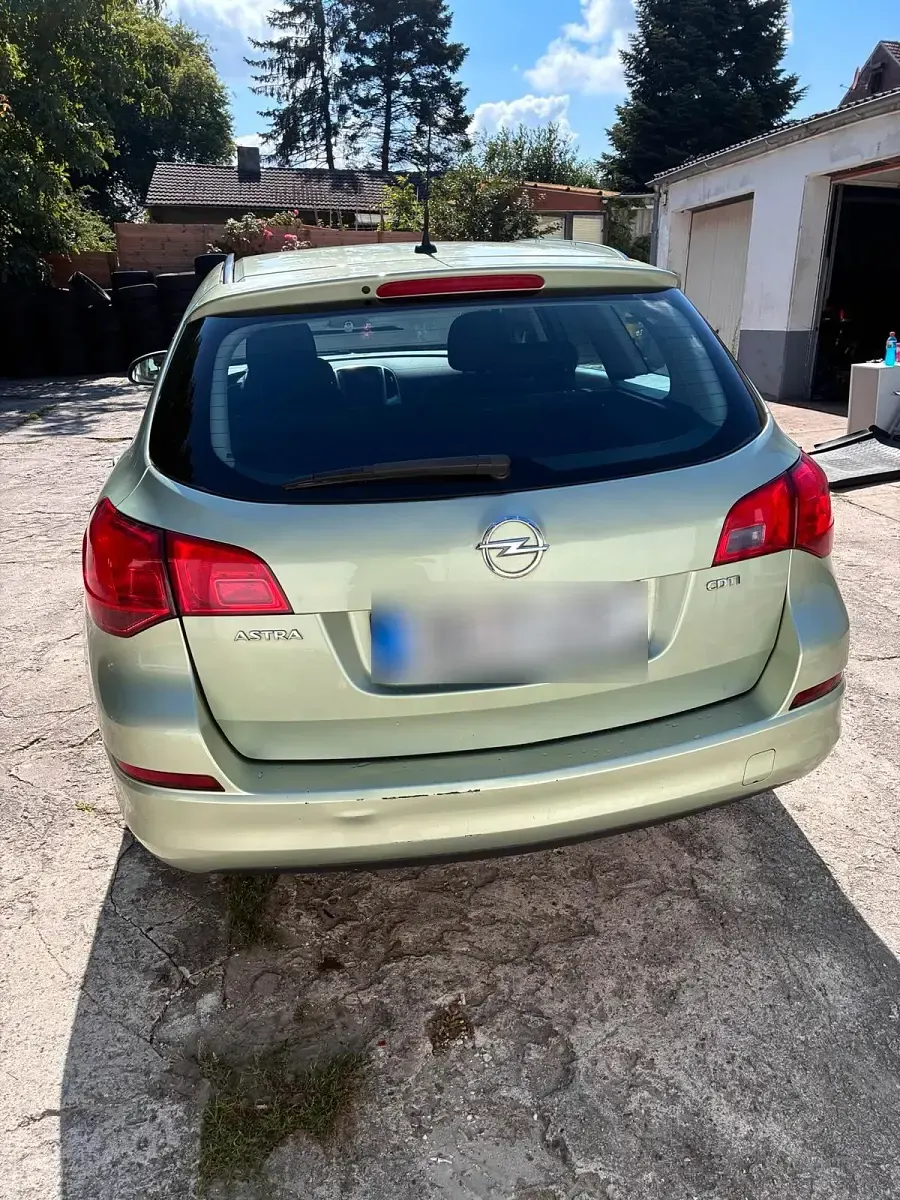 Gebraucht Opel Astra 110 PS (80 kW) 2010 Grün Kombi