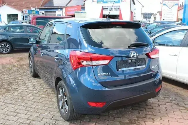 Gebraucht Hyundai ix20 Space 125 PS (91 kW) 2018 Blau Kleinwagen