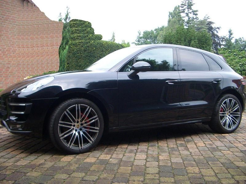 Schwarz Gebraucht 2014 Porsche Macan Turbo SUV | 43.400 € (Fairer Preis) - Bild 1/4