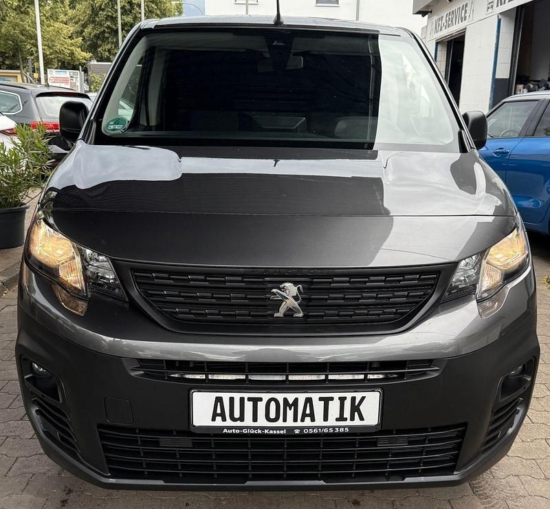 Gebraucht Peugeot Partner 131 PS (96 kW) 2020 Grau Van / Kleinbus
