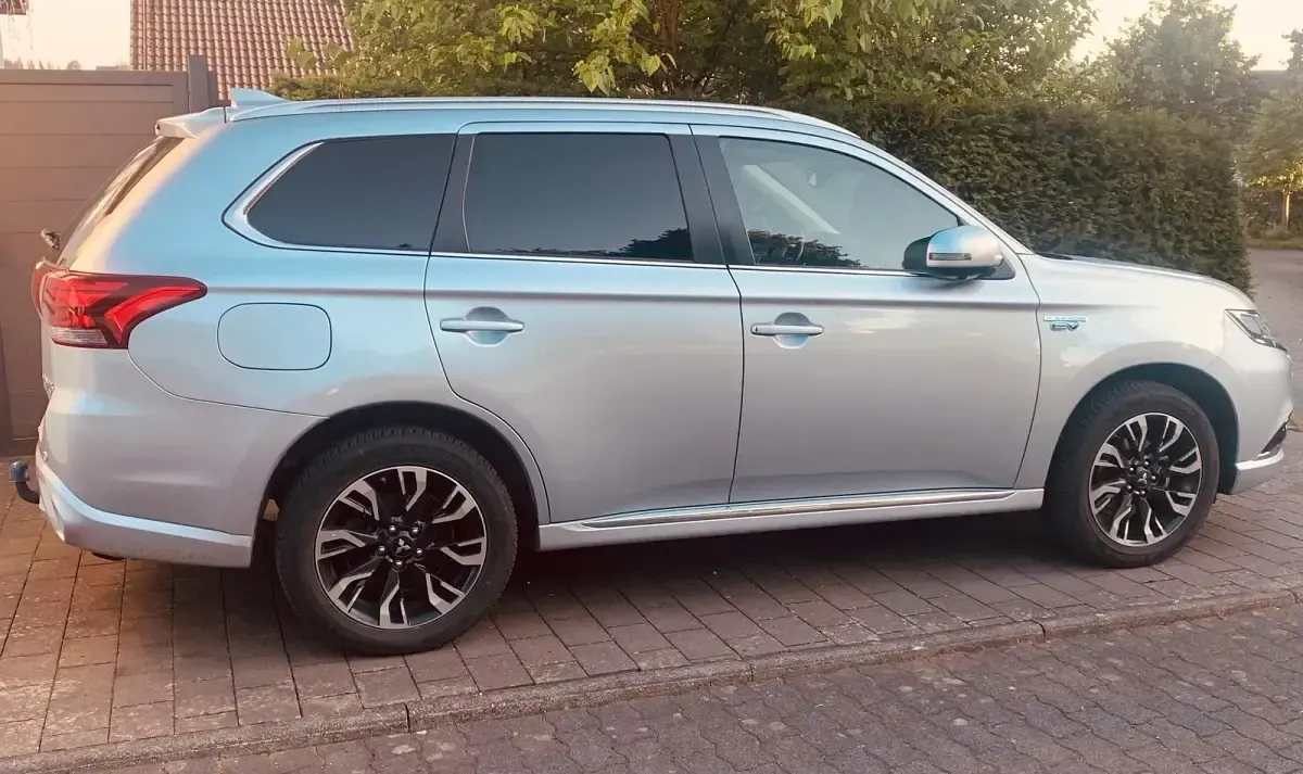 Gebraucht Mitsubishi Outlander P-HEV Top 224 PS (164 kW) 2017 Silber SUV