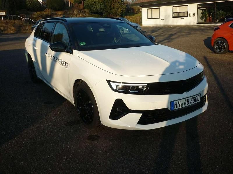 Arktisweiss Gebraucht 2024 Opel Astra Kombi | 28.900 € (Fairer Preis) - Bild 1/4