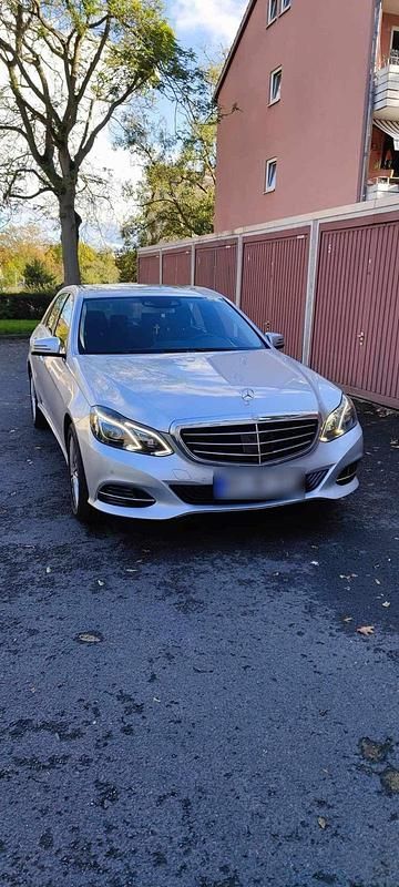 Silber Gebraucht 2013 Mercedes E350 Limousine | 22.800 € (Fairer Preis) - Bild 1/4