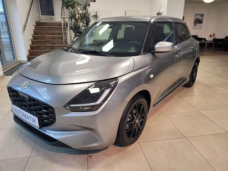 Gebraucht Suzuki Swift 83 PS (61 kW) 2025 Premium silver metallic Kleinwagen