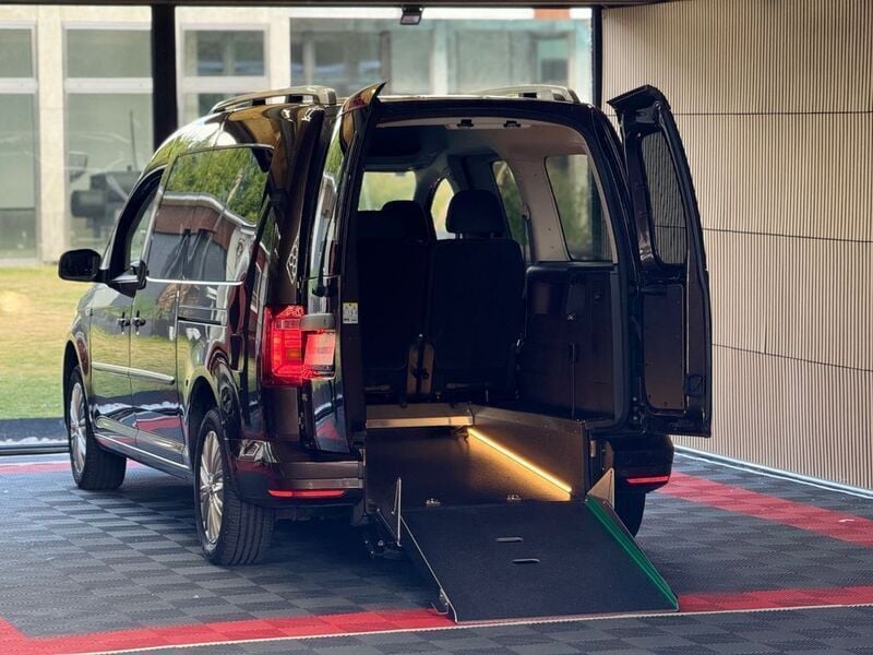 Braun Gebraucht 2018 VW Caddy Maxi Highline Van / Kleinbus | 26.900 € - Bild 1/4