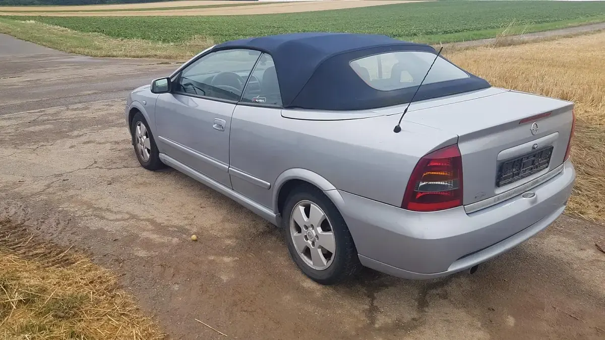 Gebraucht Opel Astra Edition 125 PS (91 kW) 2002 Grau Cabrio