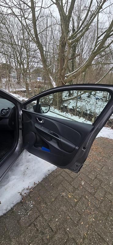 Gebraucht Renault Clio IV 75 PS (55 kW) 2014 Silber Limousine