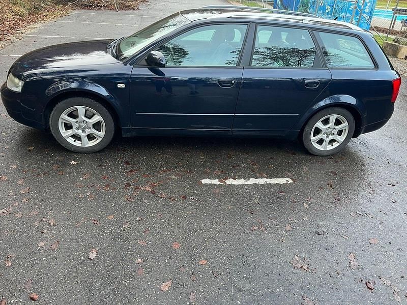 Blau Gebraucht 2004 Audi A4 Kombi | 999 € (Guter Preis) - Bild 1/4