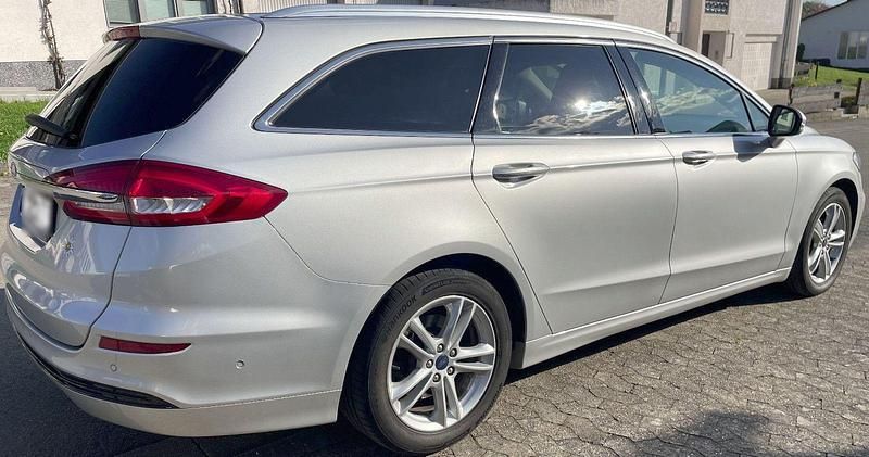 Gebraucht Ford Mondeo Titanium 150 PS (110 kW) 2019 Grau Limousine