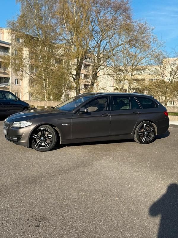Gebraucht BMW 525 218 PS (160 kW) 2012 Braun Kombi