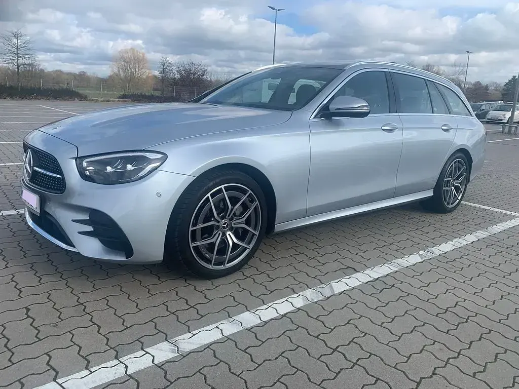 Gebraucht Mercedes E200 AMG 197 PS (144 kW) 2022 Silber Limousine