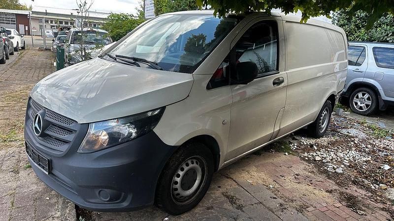 Grau Gebraucht 2017 Mercedes Vito Van / Kleinbus | 7.500 € (Superpreis) - Bild 1/4