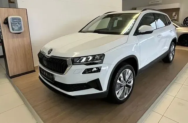 Gebraucht Skoda Karoq Tour 150 PS (110 kW) 2023 Moonweiss metallic SUV