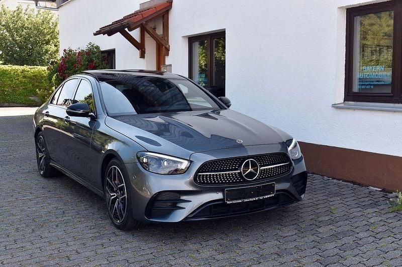 Grau Gebraucht 2024 Mercedes E220 AMG Limousine | 47.900 € (Fairer Preis) - Bild 1/4
