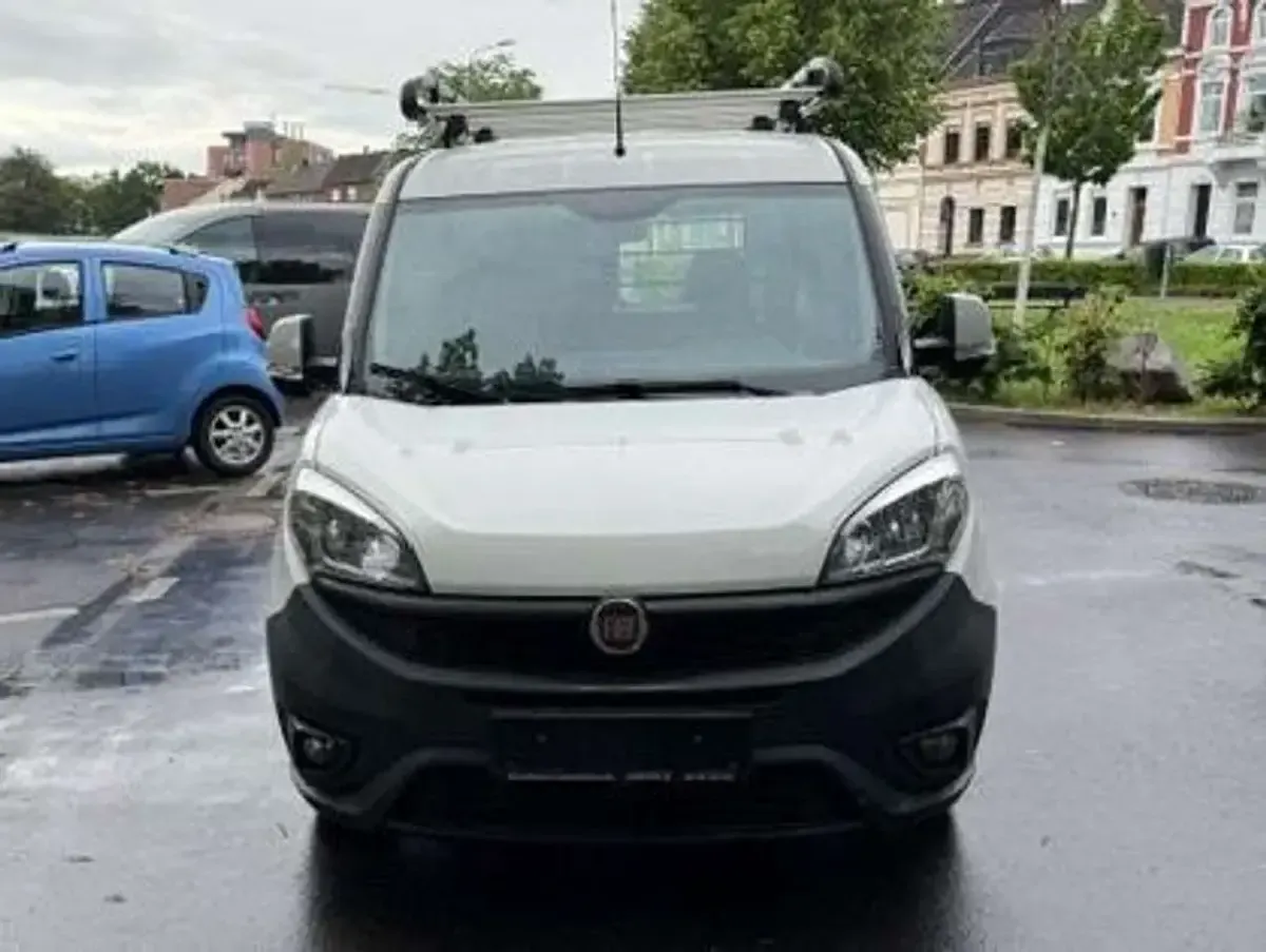 Gebraucht Fiat Doblò 95 PS (69 kW) 2017 Colore esterno (weiß) Van / Kleinbus