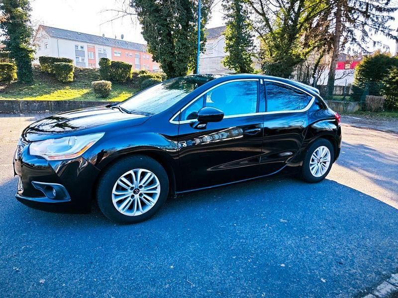 Gebraucht Citroën DS4 Chic 120 PS (88 kW) 2013 Schwarz Kleinwagen