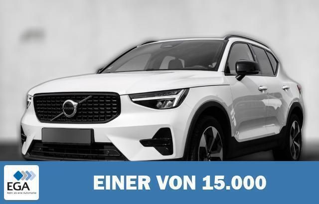Weiß metallic Gebraucht 2023 Volvo XC40 Plus SUV | 33.640 € (Fairer Preis) - Bild 1/4