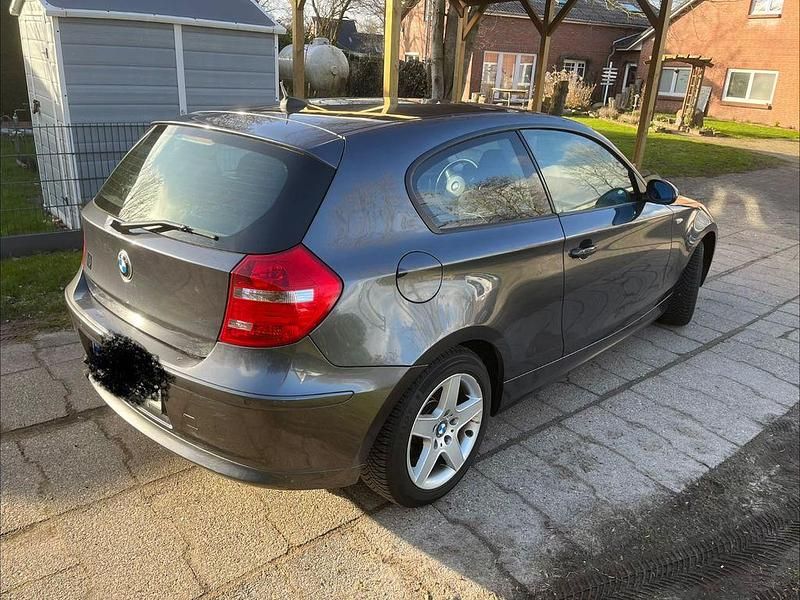 Gebraucht BMW 116 122 PS (89 kW) 2007 Grau Kleinwagen