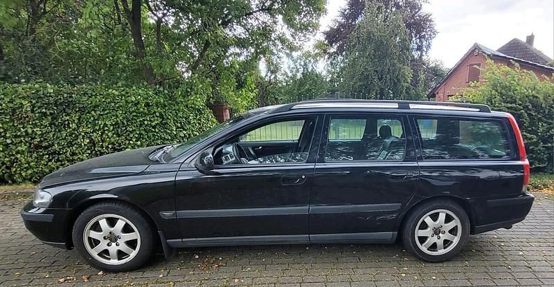 Schwarz Gebraucht 2002 Volvo V70 Kombi | 1.590 € - Bild 1/4