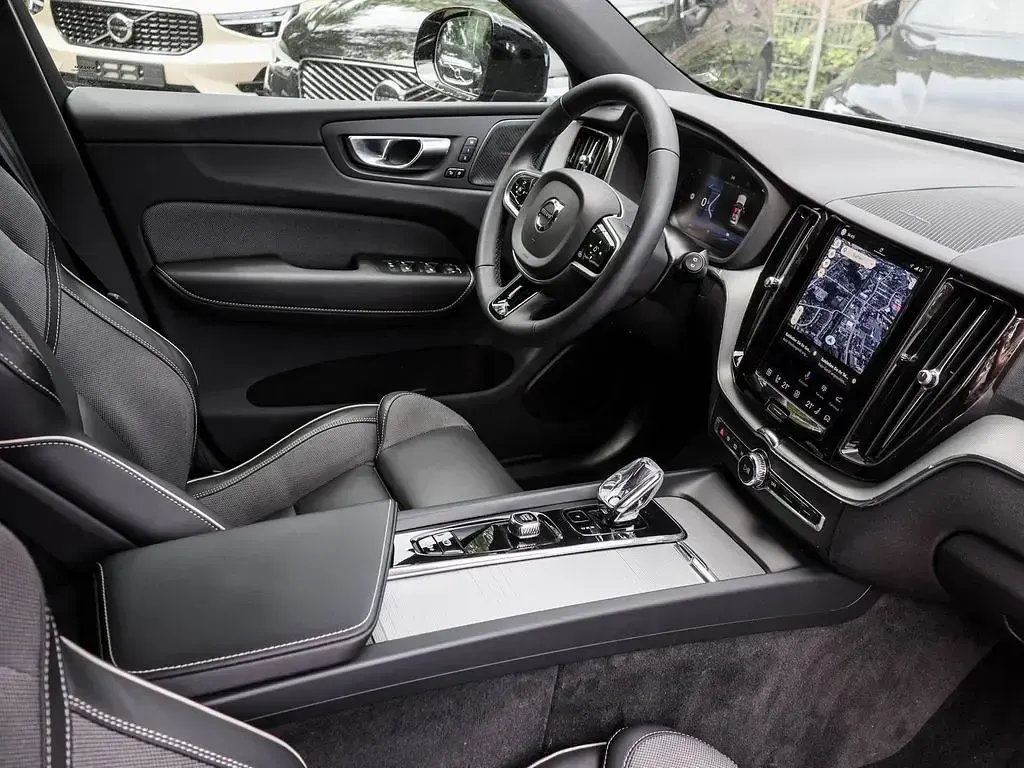 Gebraucht Volvo XC60 Plus 197 PS (144 kW) 2022 Andere farbe SUV