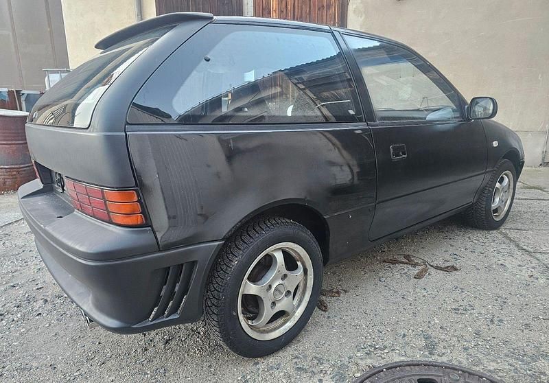 Usata Suzuki Swift 101 CV (74 kW) 1990 Nero Berlina