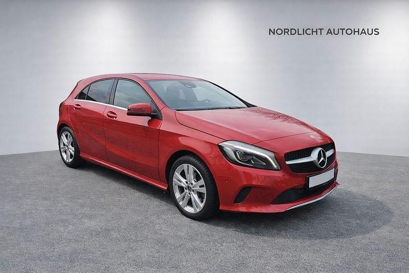 Gebraucht Mercedes A180 122 PS (89 kW) 2017 Rot Limousine