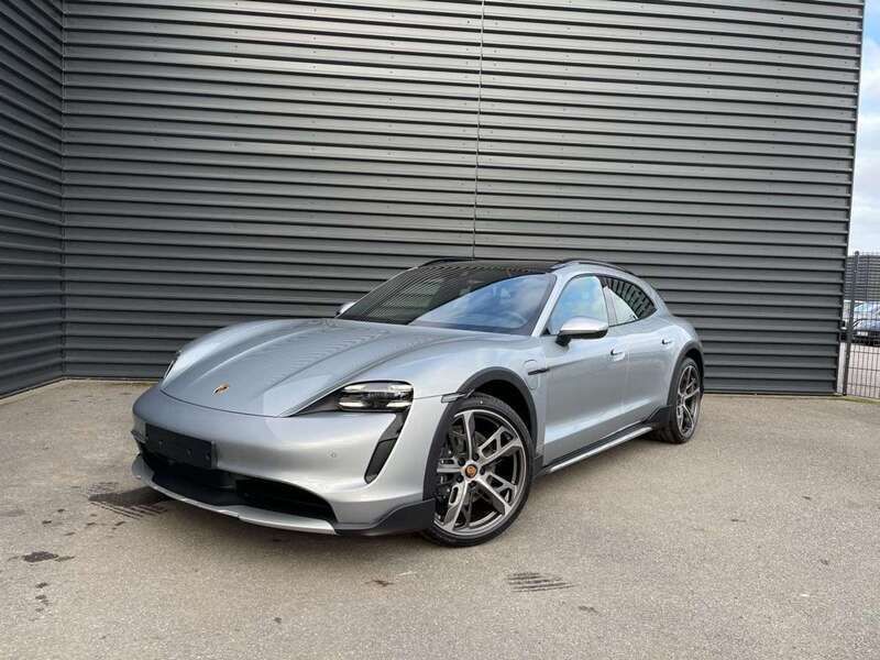 Silber (dolomitsilbermetallic) Gebraucht 2024 Porsche Taycan Cross Turismo Limousine | 97.750 € - Bild 1/4