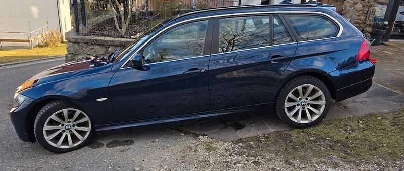 Gebraucht BMW 320 Sport Line 184 PS (135 kW) 2011 Blau Kombi