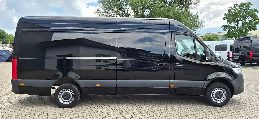 Gebraucht Mercedes Sprinter 170 PS (125 kW) 2025 Schwarz Van