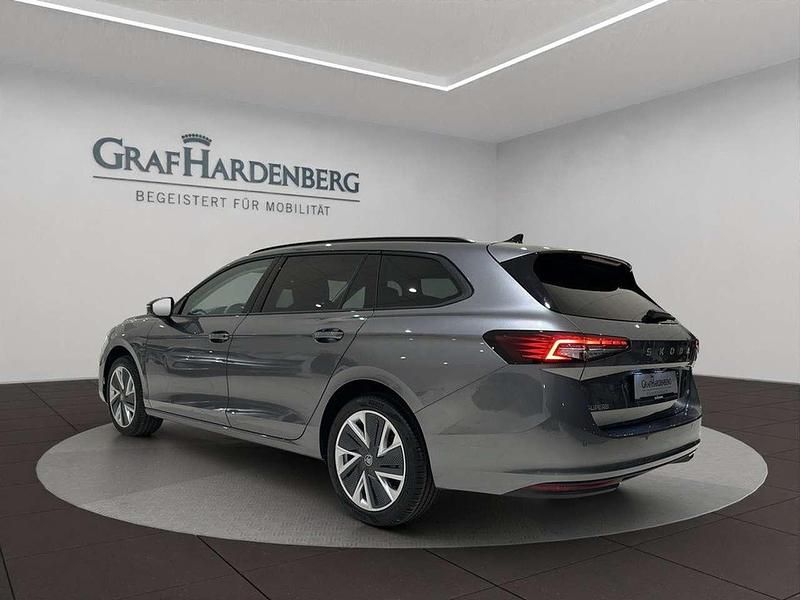 Neu Skoda Superb Selection 193 PS (141 kW) 2026 Graphite grau metallic Kombi