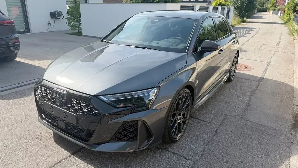 Gebraucht Audi RS3 Sport 400 PS (294 kW) 2024 Grau Limousine