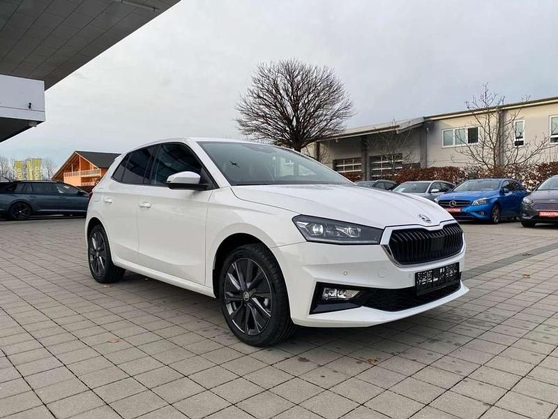 Candy weiß Gebraucht 2022 Skoda Fabia Dynamic Kleinwagen | 17.290 € (Fairer Preis) - Bild 1/1