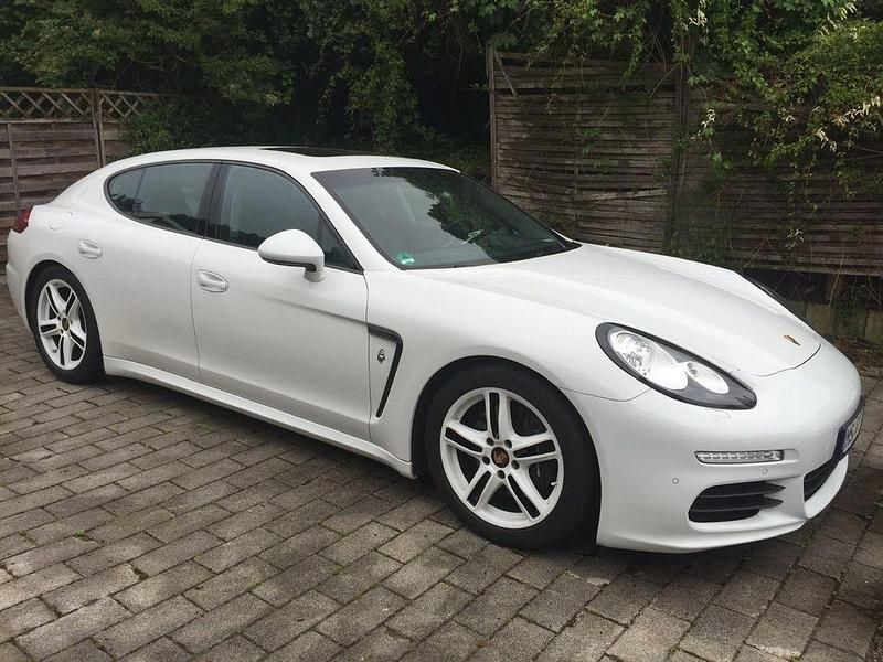 Weiß Gebraucht 2013 Porsche Panamera Limousine | 34.500 € (Fairer Preis) - Bild 1/4