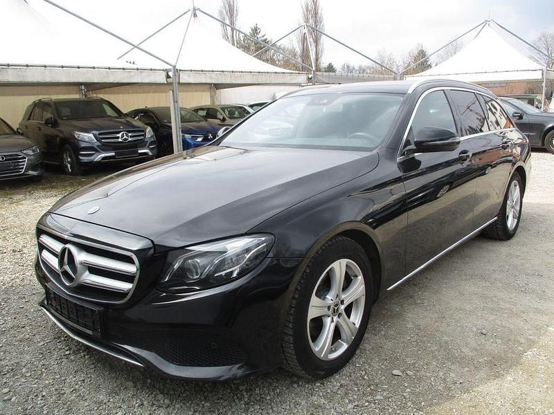Gebraucht Mercedes E220 Avantgarde 194 PS (142 kW) 2017 Schwarz Limousine