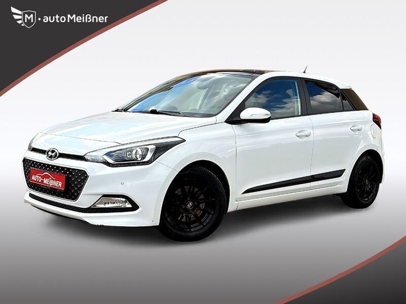Weiß Gebraucht 2015 Hyundai i20 Style Limousine | 8.590 € (Etwas zu teuer) - Bild 1/4
