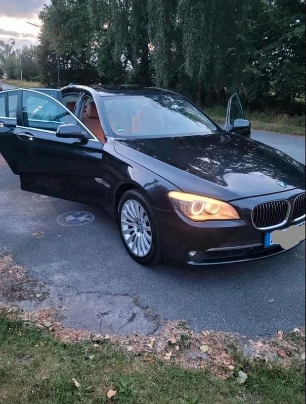 Gebraucht BMW 740 326 PS (239 kW) 2009 Schwarz Limousine