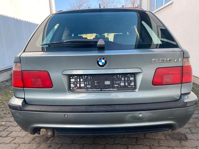 Gebraucht BMW 525 Sport Line 163 PS (119 kW) 2001 Scheffergrün Kombi