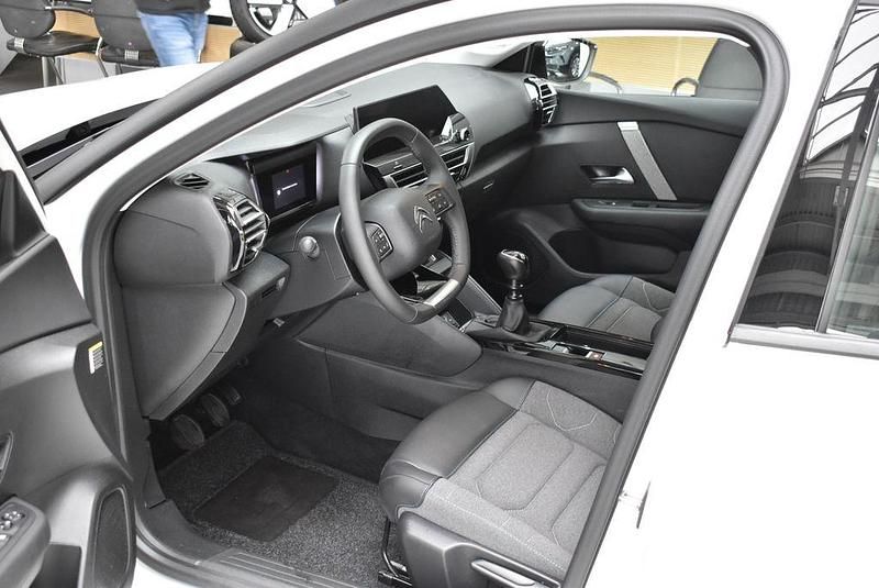 Gebraucht Citroën C4 Feel 131 PS (96 kW) 2023 Weiß polar weiß Limousine