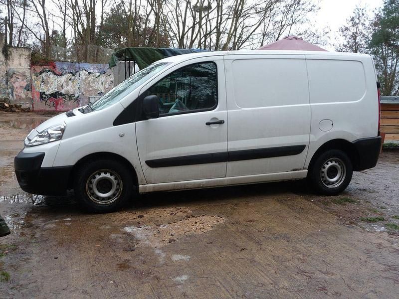 Second-hand Citroën Jumpy 90 CP (66 kW) 2012 Alb Monovolum