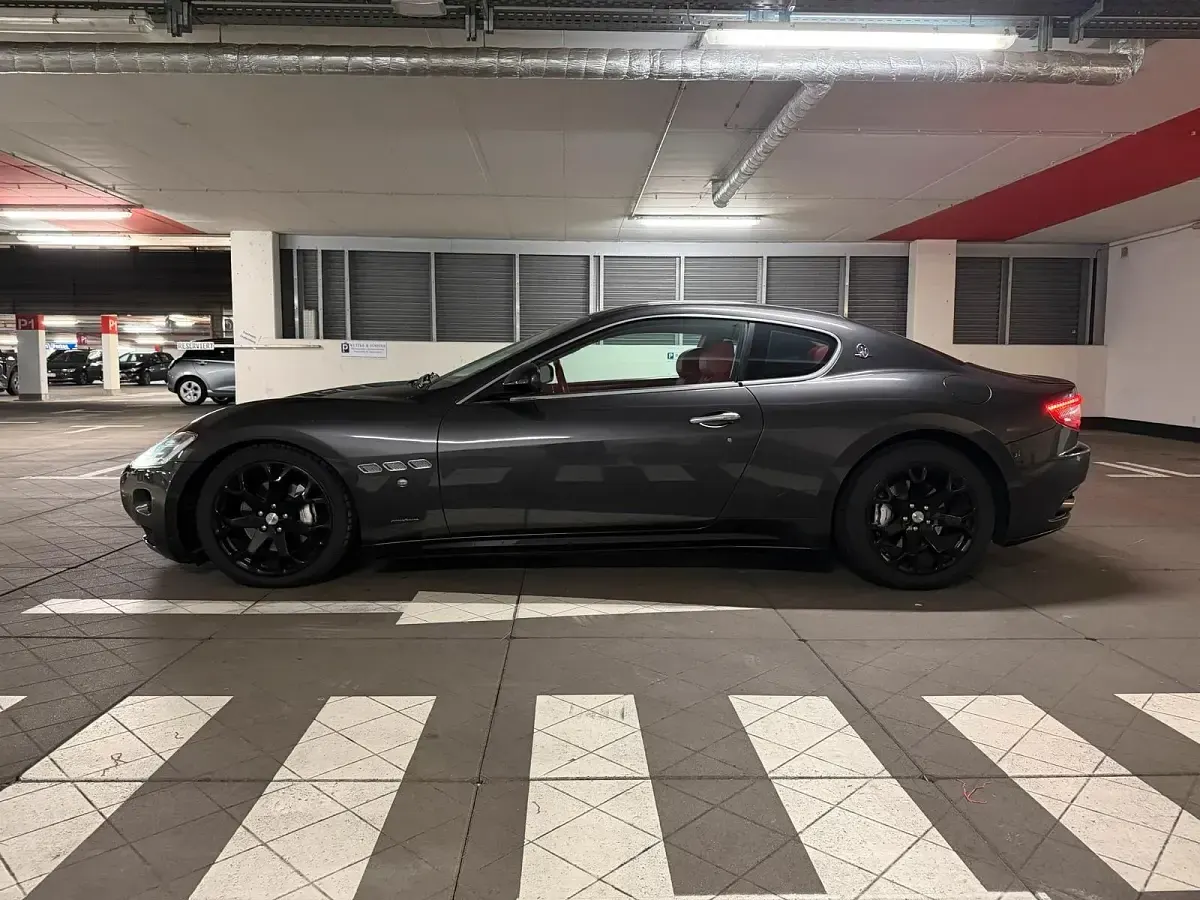 Gebraucht Maserati Granturismo 405 PS (297 kW) 2015 Grau Coupé