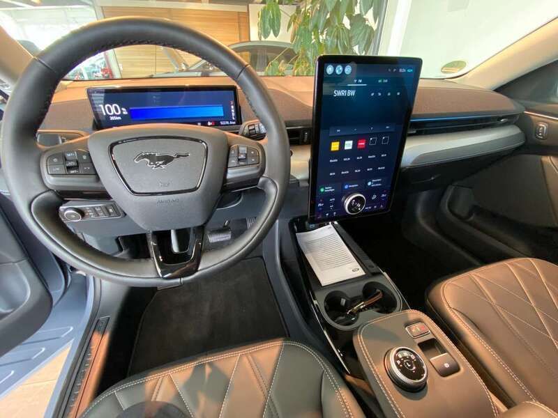 Gebraucht Ford Mustang Mach-E Standard Range 197 kW (269 PS) 2022 Iced blue silver SUV